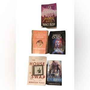 Paperback Book Bundle of 5 Books!  Excellent Condition / Free Shipping